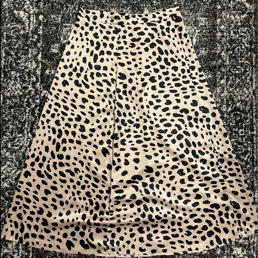 🐆Like New Leopard MIDI Skirt!